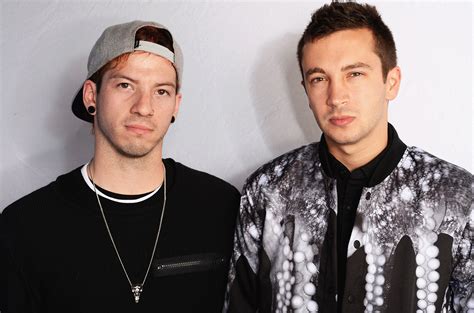 twenty one pilots .